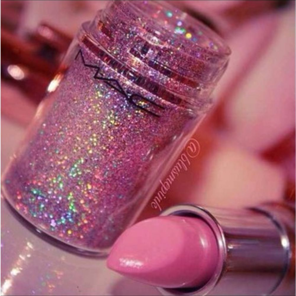 MAC 3D Pink Holographic Glitter (For Eyes, Lips, Cheeks, Nails, Etc)
